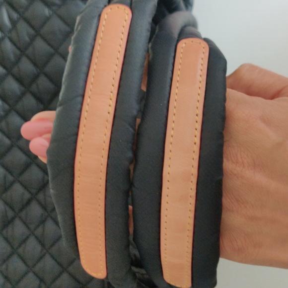 Medium Metro Tote Deluxe - Picture 5 of 9